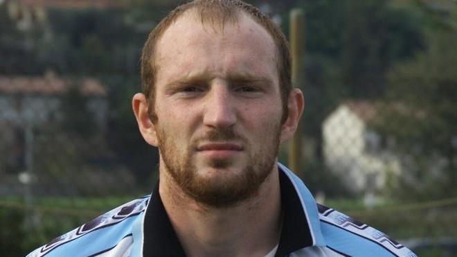 Ex calciatore nei guai per truffa raggira 2 edicolanti: denunciato