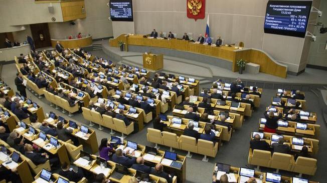 Russia, Duma approva stretta sui media