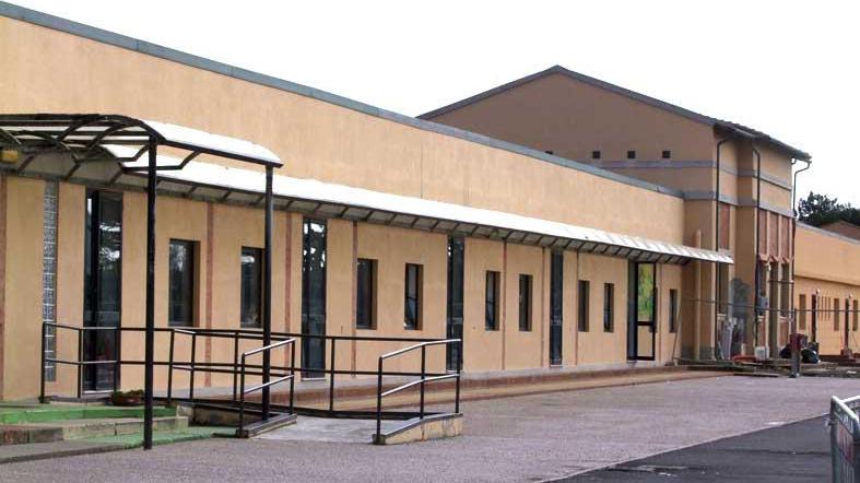 Topo morto in sala mensa, il Comune chiude la scuola elementare