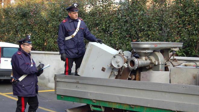 Luzzara, ruba ferro dall'azienda fallita: denunciato