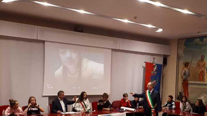 Ecco il Consiglio dei ragazzi Consegnate le borse di studio