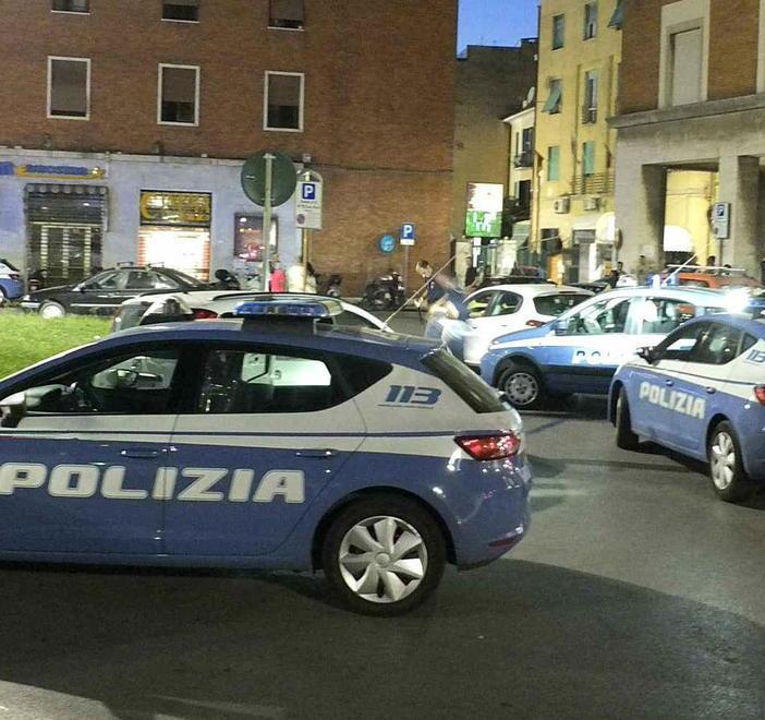 Sorpresi a spacciare in galleria patteggiano e tornano in libertà