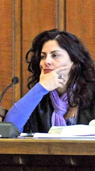 Picchia e lascia senza cibo l’anziana madre 