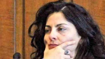 Picchia e lascia senza cibo l’anziana madre