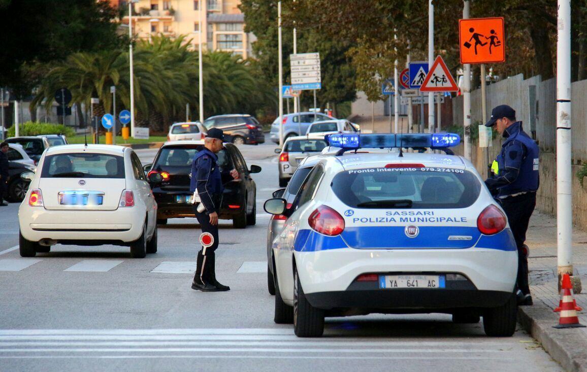 Via Università, il rapinatore ha 20 anni 