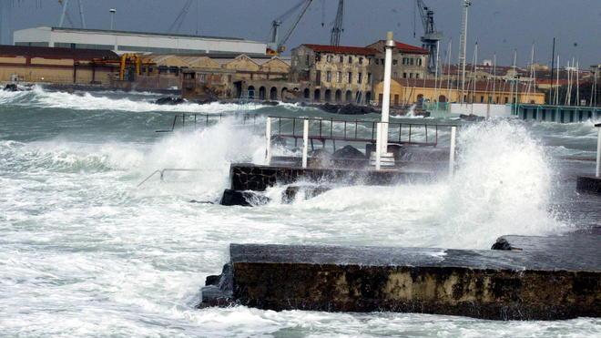 Pioggia e mareggiate, allerta fino a mercoledì sera
