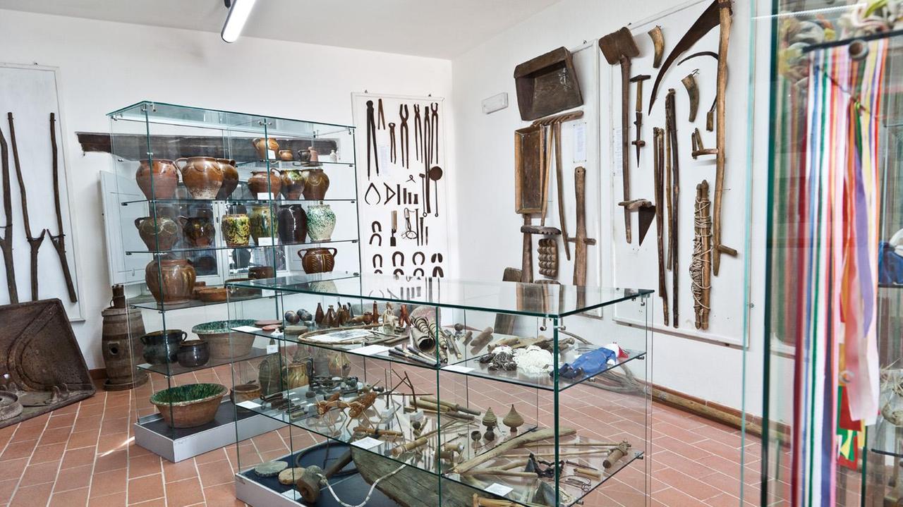 Una delle sale del museo etnografico di Santa Caterina di Roccalbegna