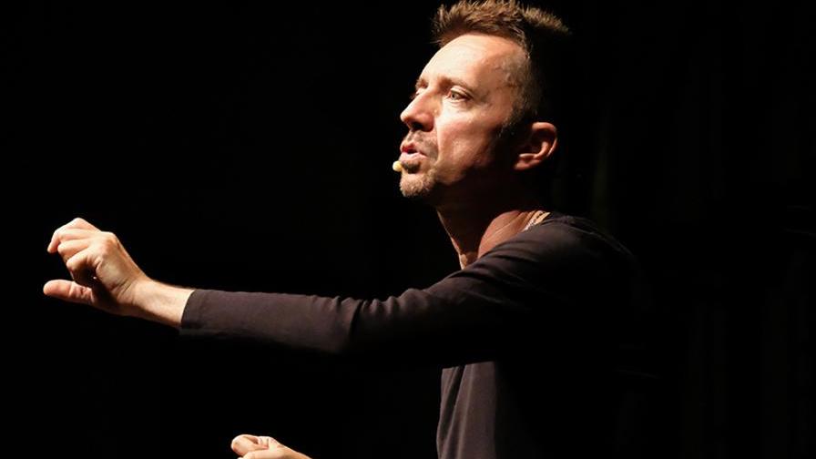 Andrea Scanzi a teatro con “E pensare che c’era Gaber”