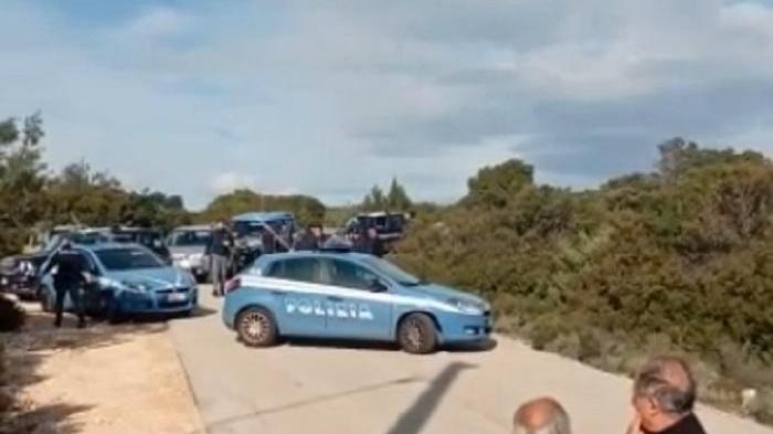 Le forze dell'ordine hanno bloccato la strada che porta a Golgo