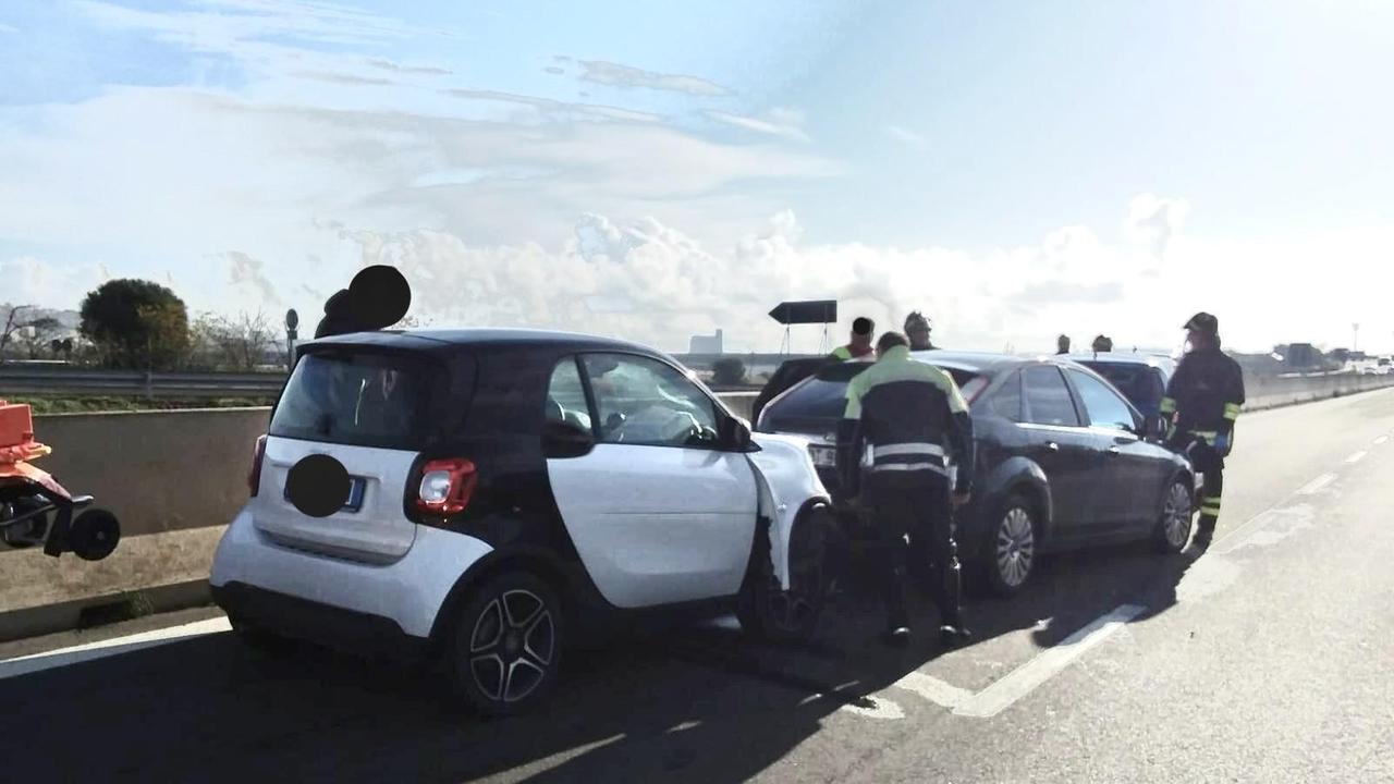 Cagliari, tamponamento a catena sulla 195: tre feriti