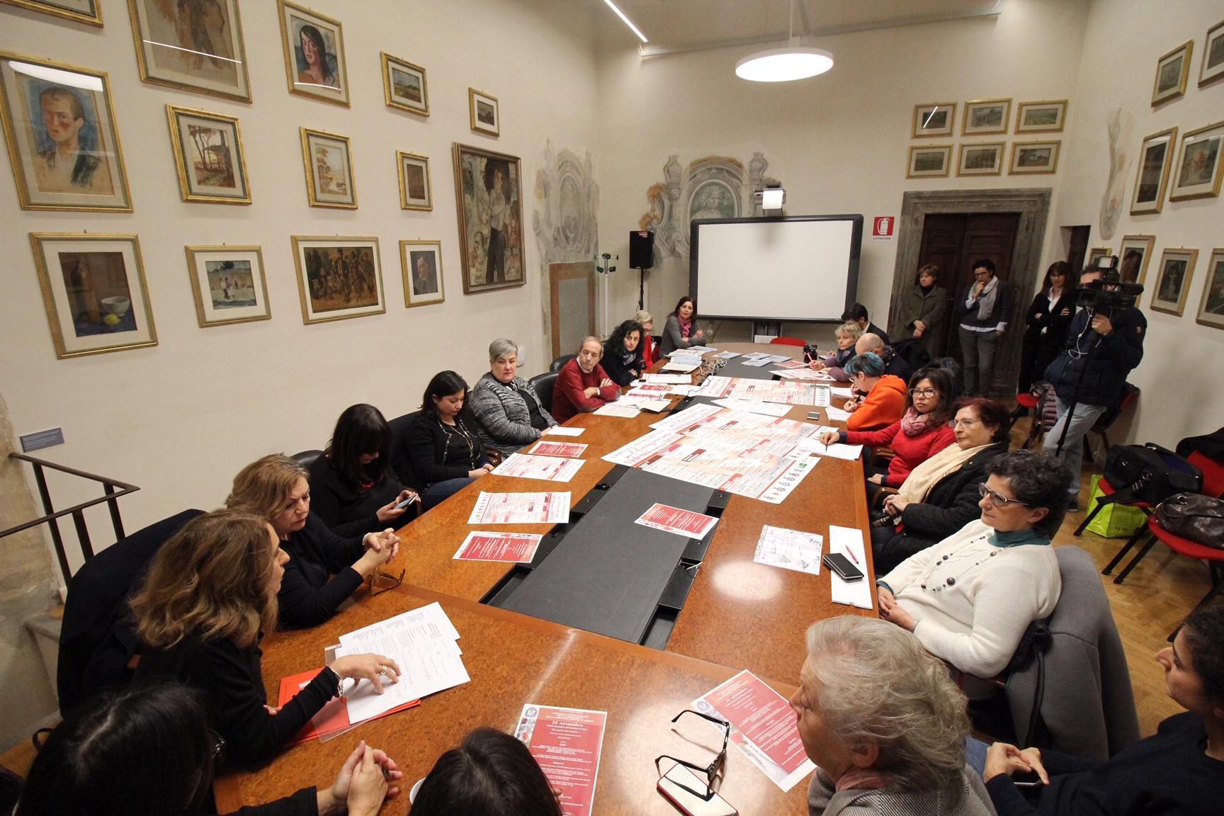 La presentazione in Comune delle iniziative per la Giornata contro la violenza sulle donne