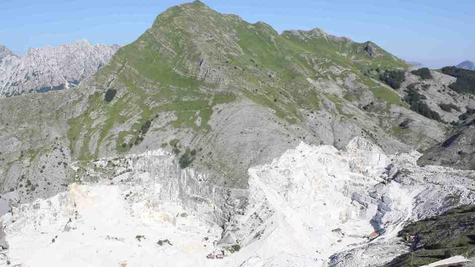 Piano cave, «estrazione ridotta e tutela di ambiente e lavoratori»
