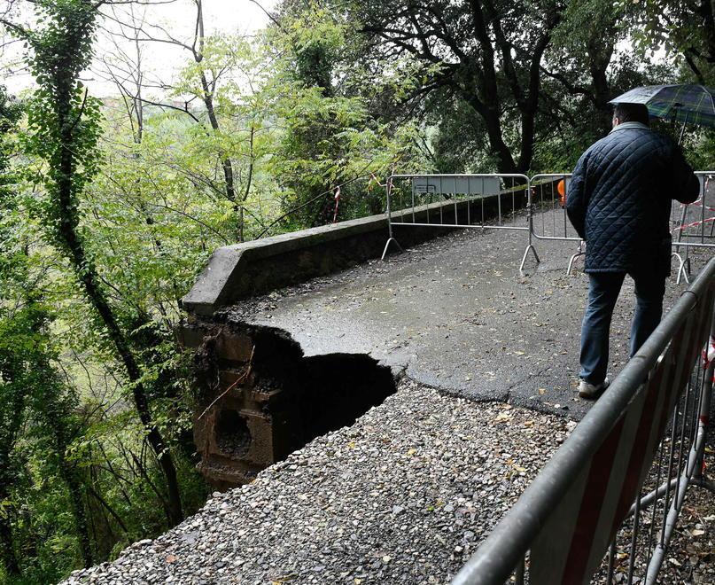 Maltempo, cede la strada Chiusa al traffico la via Vecchia per Torre