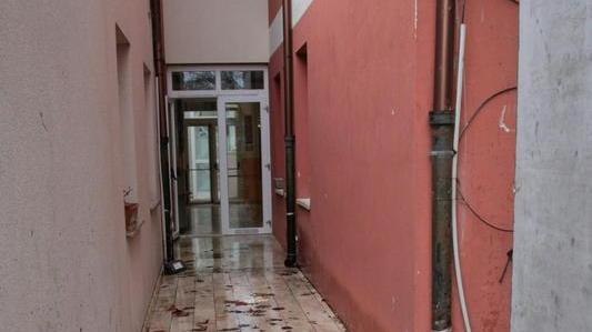Il cortile come un cantiere: niente ricreazione fuori