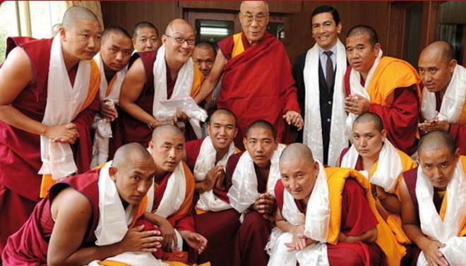 Purificazioni e riti nel tour mondiale dei monaci tibetani