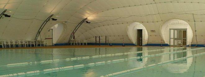 Piscina coperta d’inverno e scoperta durante l’estate
