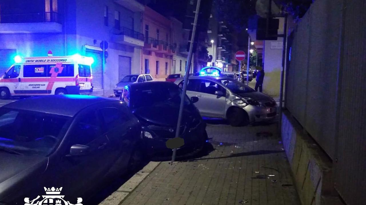 Cagliari, scontro fra auto in via Redipuglia: due feriti