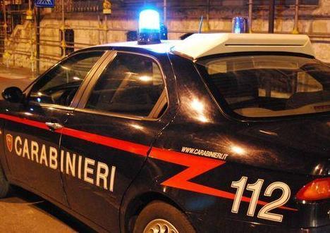 Trova un bimbo di notte in strada 