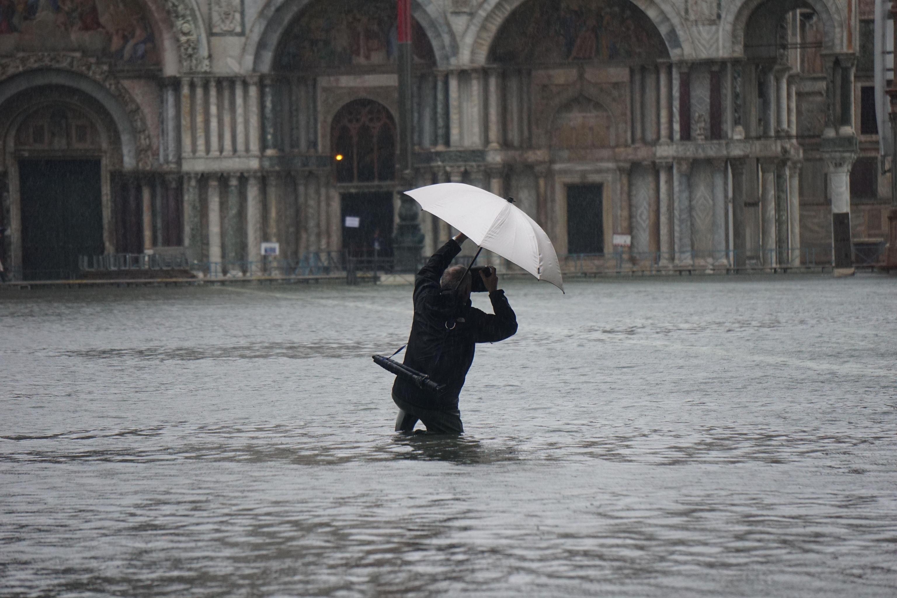 Acqua alta in piazza San Marco a Venezia
