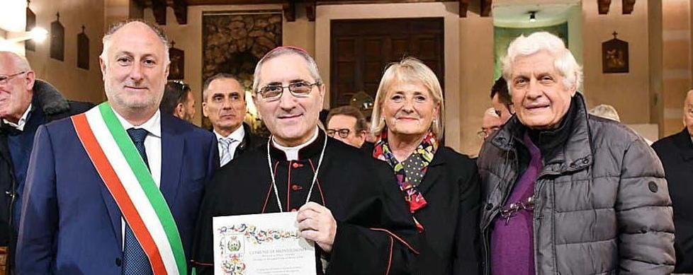 Da sinistra: il sindaco di Montignoso Gianni Lorenzetti, Monsignor Guglielmo Borghetti, l'assessore Giorgia Podestà e Antonio De Angeli