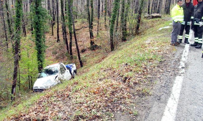 L’auto finisce nella scarpata, donna muore sul colpo 