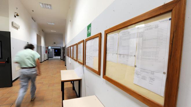 No ai voti troppo bassi, il mondo scolastico si divide