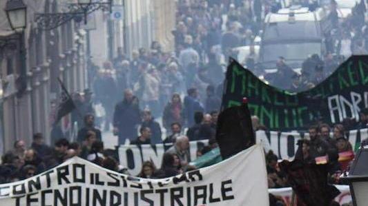 Ancora un rinvio del processo per un gruppo di anarchici