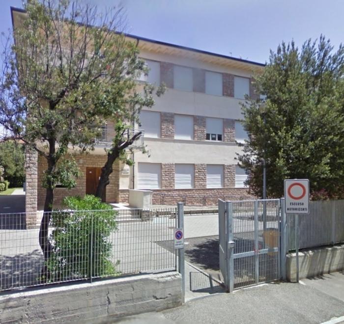 Studenti lasciati in strada Il Comune chiude via Speri 