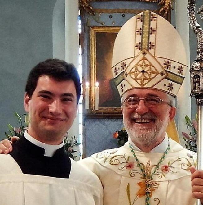 Il vescovo Rodolfo ordina diacono il giovane Andrea Pieri