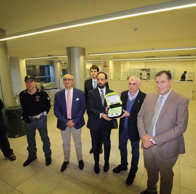 Defibrillatore automatico donato alla polizia