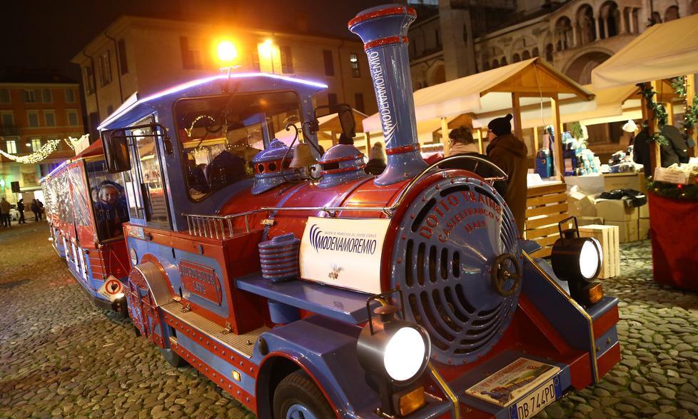 Natale, il centro si illumina di mercatini e divertimento 