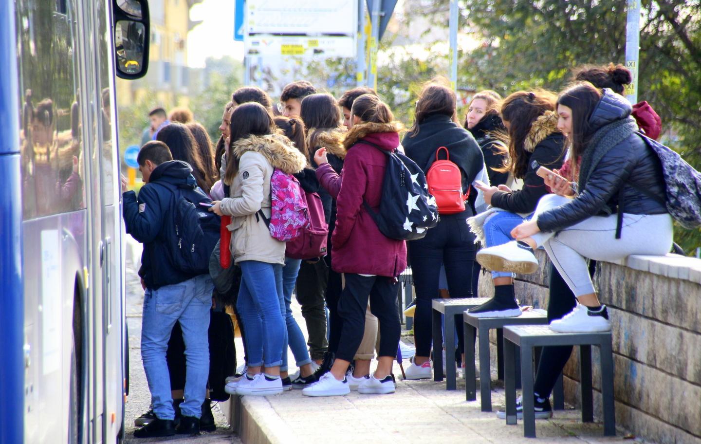 Nuovo asfalto e marciapiedi in via Padre Zirano 