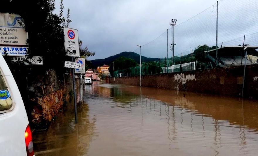 La strada del Carburo allagata