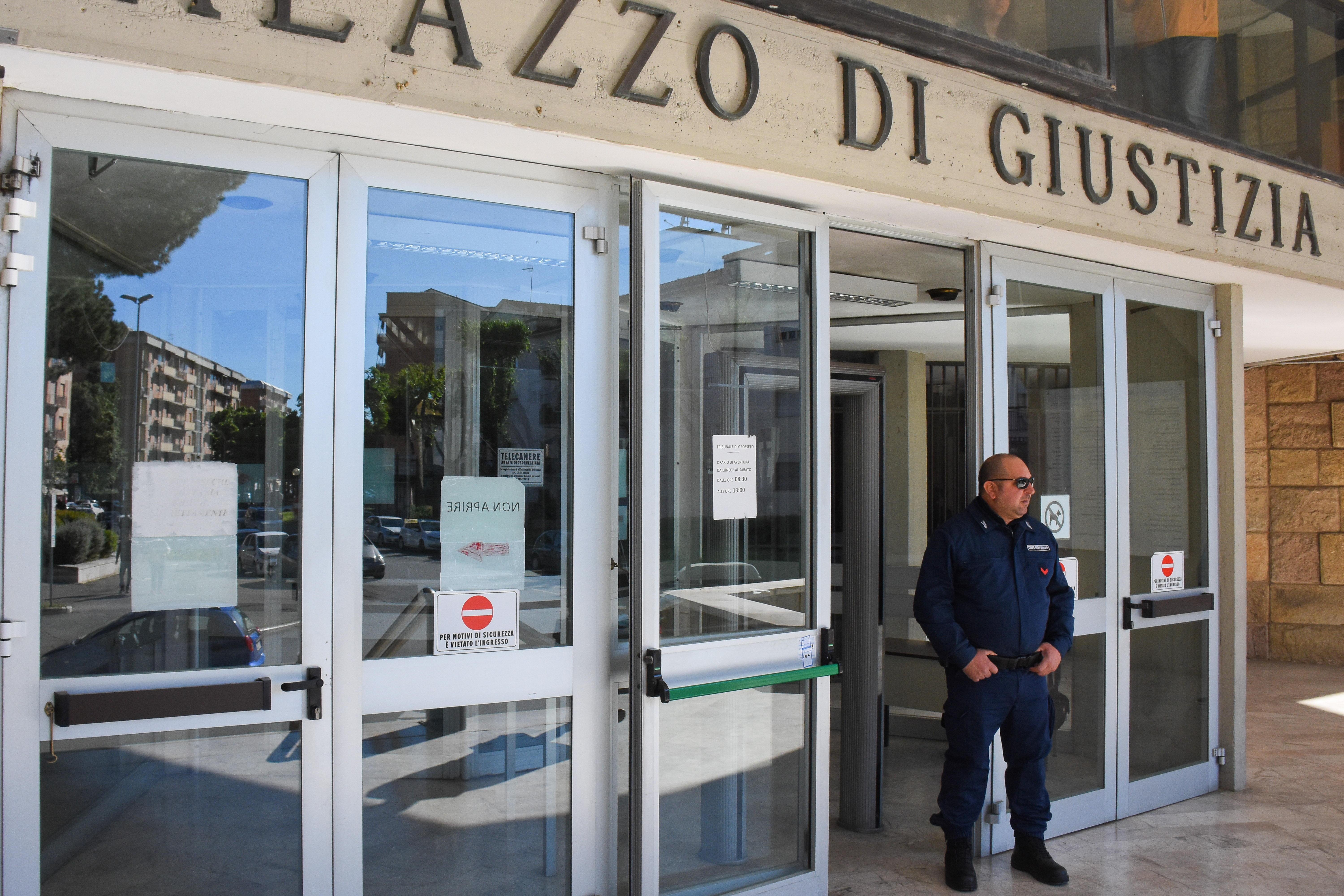 Spray urticante spruzzato sul viso della vicina di casa: condannata a 9 mesi 
