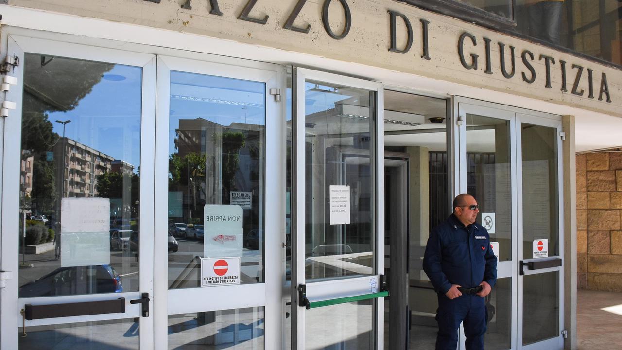 Spray urticante spruzzato sul viso della vicina di casa: condannata a 9 mesi