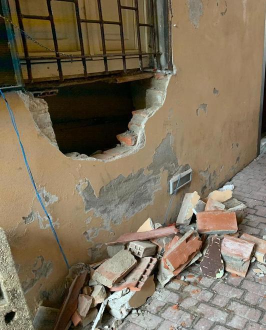 Sfondano il muro del bar Sport poi svuotano tre slot machine 