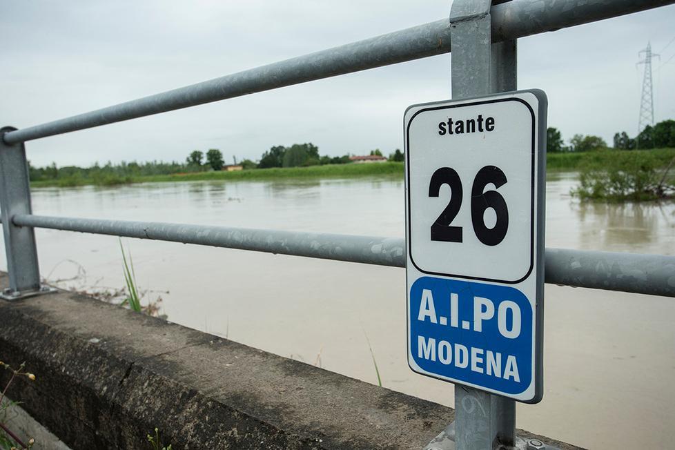Allerta fiumi, a Modena chiusi i ponti anche nella notte
