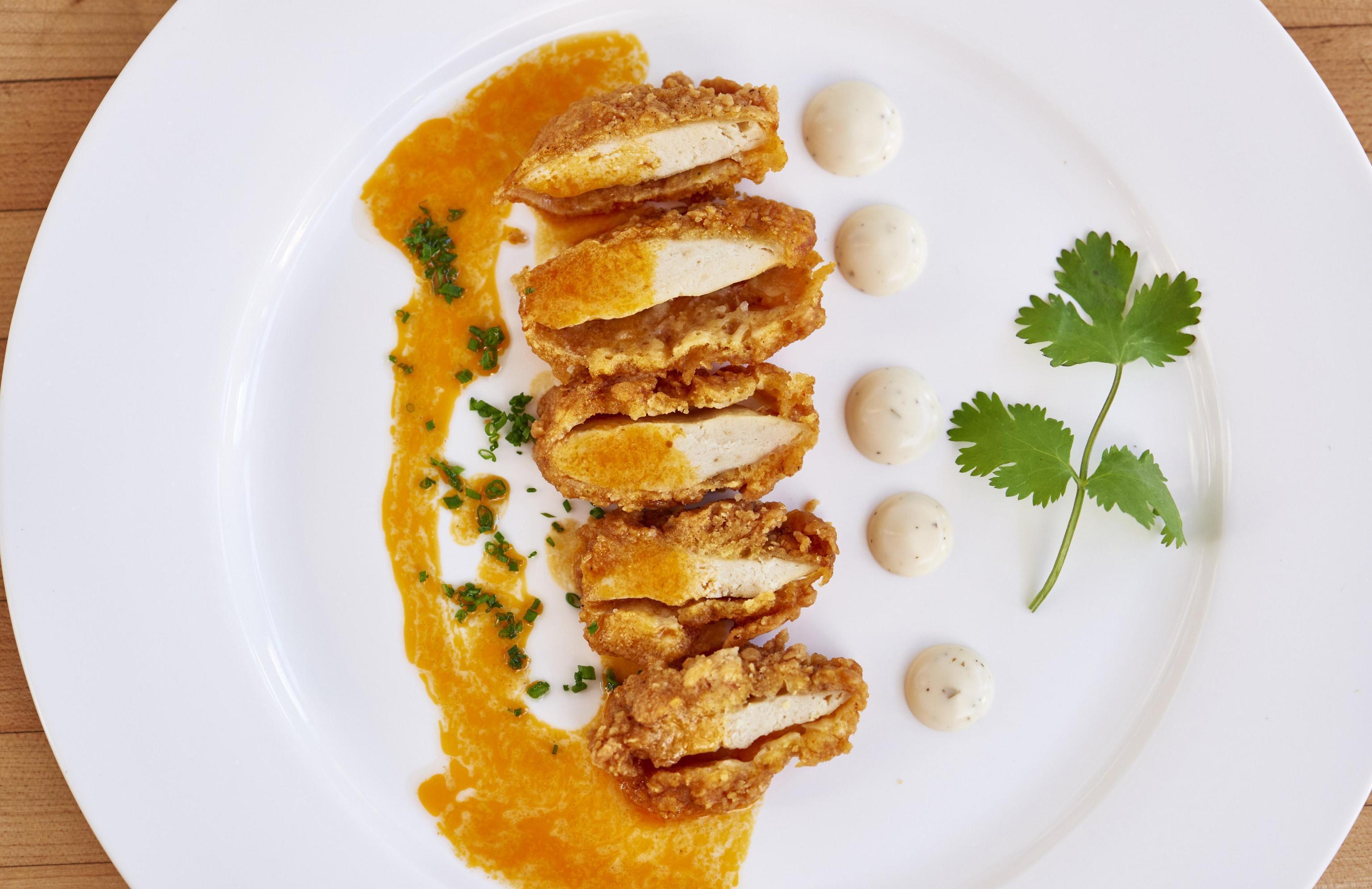 Un piatto di carne artificiale