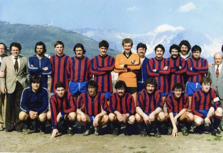 Una immagine del San Marco Avenza 79-80, Giuseppe Vatteroni è il più alto, con la maglia da portiere