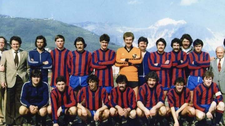 Una immagine del San Marco Avenza 79-80, Giuseppe Vatteroni è il più alto, con la maglia da portiere