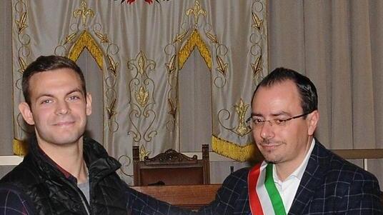 La premiazione di Vittorio Masetti da parte del sindaco