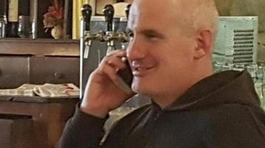 Tecnico muore a 56 anni mentre cena con un collega