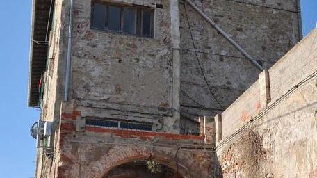 Via i manufatti in amianto dal palazzo Coppedè