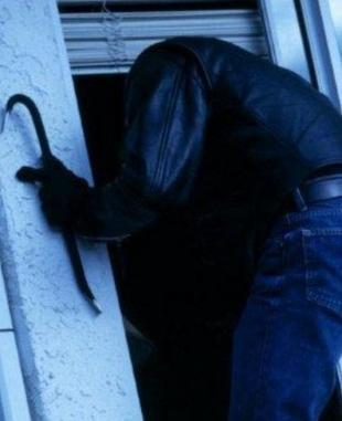 Furti, famiglia salvata dal sistema d’allarme 