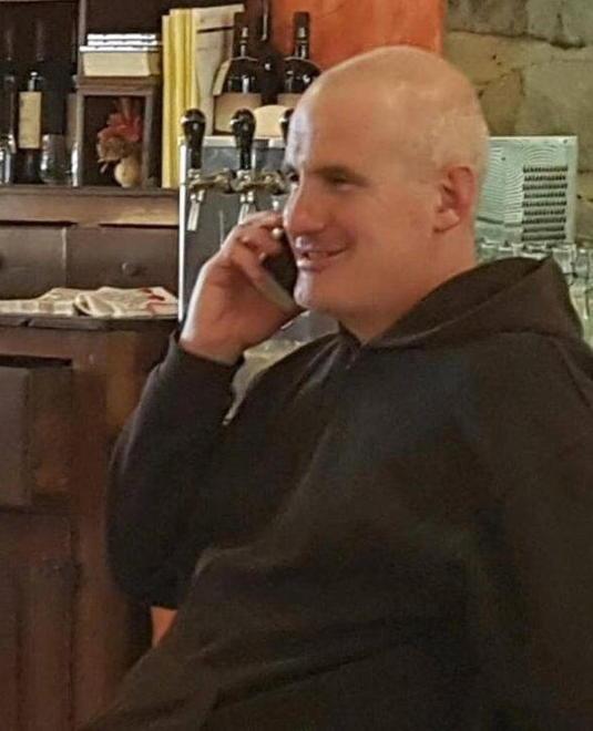 Tecnico muore a 56 anni mentre cena con un collega 