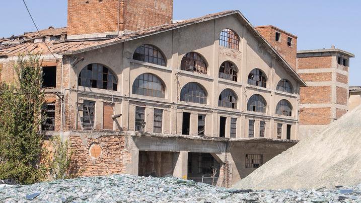 L’ordine a Emiliana Rottami «Spostate la montagna di vetri»