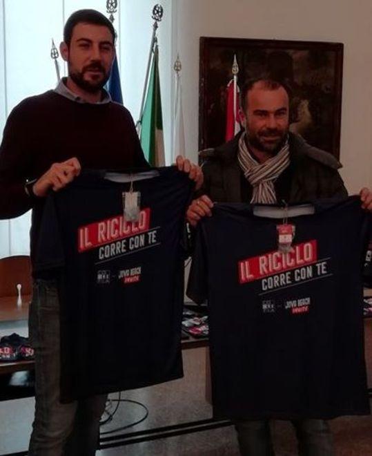 Dal Jova beach party le maglie per la squadra