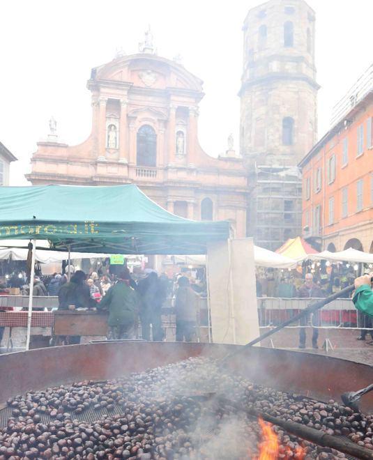 Reggio in festa per San Prospero tra bancarelle, cibo e messe 