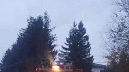 Auto finisce nella scarpata due persone all’ospedale