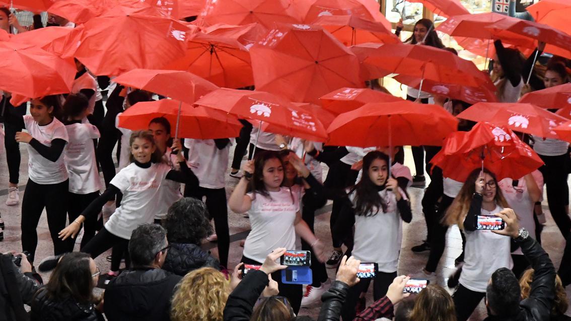 Violenza di genere, flash-mob in piazza Roma